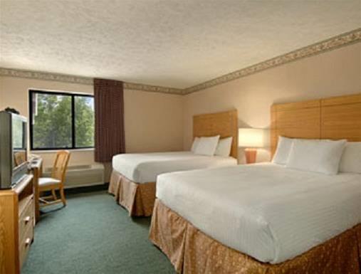 Hotel Baymont By Wyndham Traverse